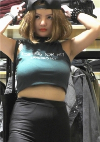 极品金发紧身黑短裤美女商场试衣[MP4-473MB]