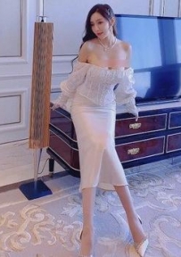 王馨瑶Yanni - NO.072 复古白裙套装[1V／305MB]